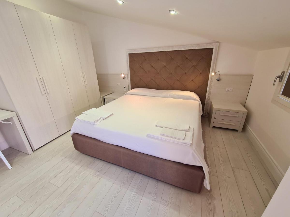 Isola Nel Parco Villas & Rooms 라마달레나 외부 사진