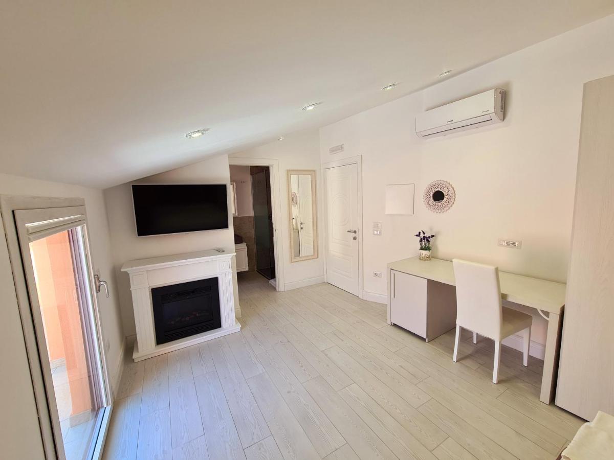 Isola Nel Parco Villas & Rooms 라마달레나 외부 사진